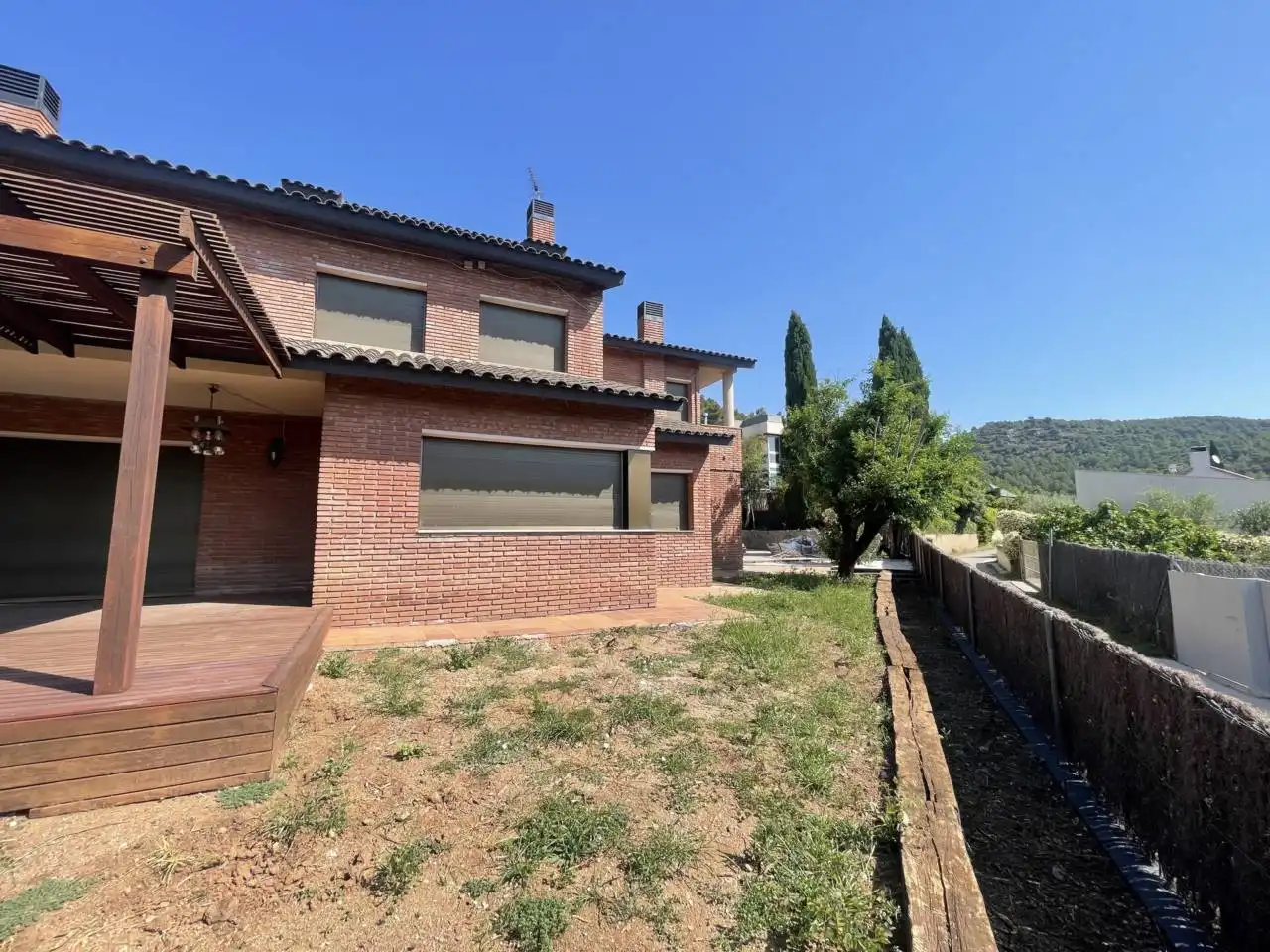 Vista exterior de Casa o xalet de lloguer en Matadepera amb Calefacció, Jardí privat i Terrassa