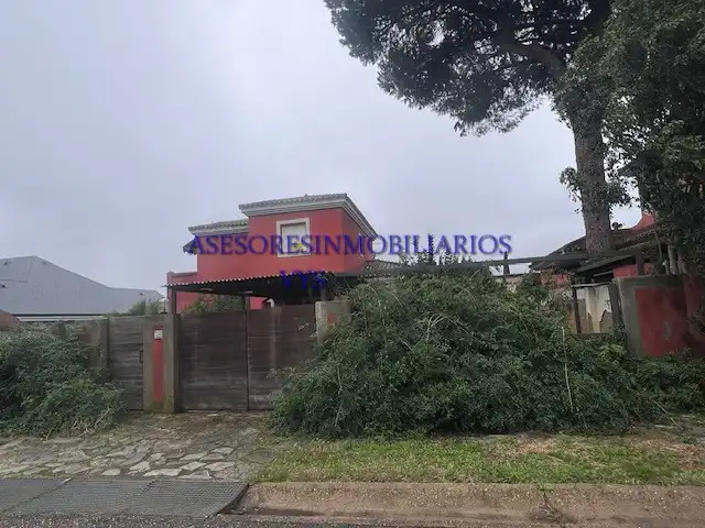 Vista exterior de Casa o xalet en venda en Bollullos de la Mitación amb Jardí privat, Terrassa i Piscina