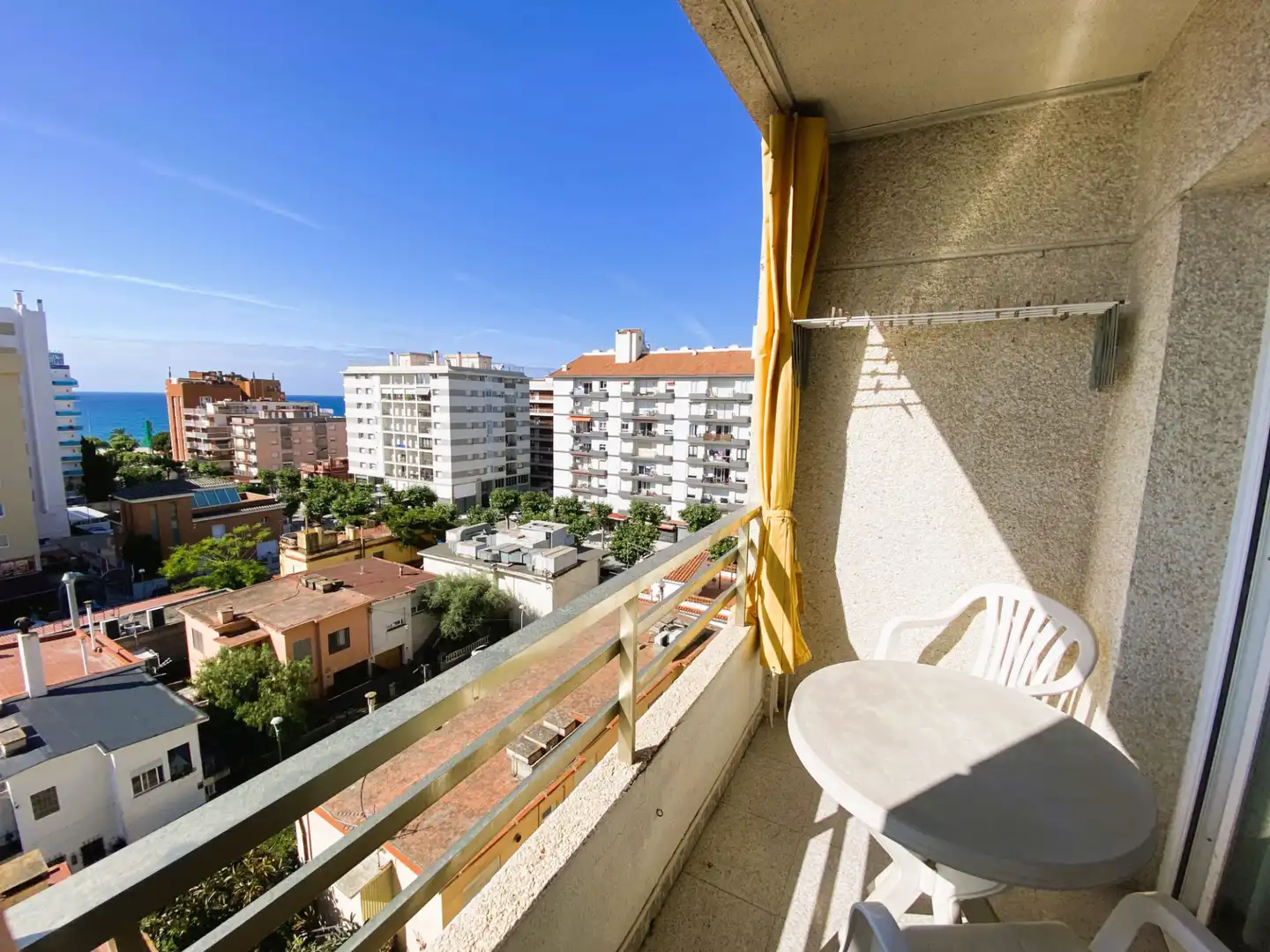 Habitación de Apartamento en venta en Calella con Balcón y Alarma