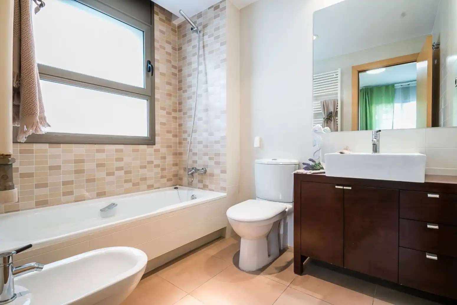 Badezimmer von Wohnung zum Verkauf in Terrassa mit Klimaanlage, Heizung und Parkett