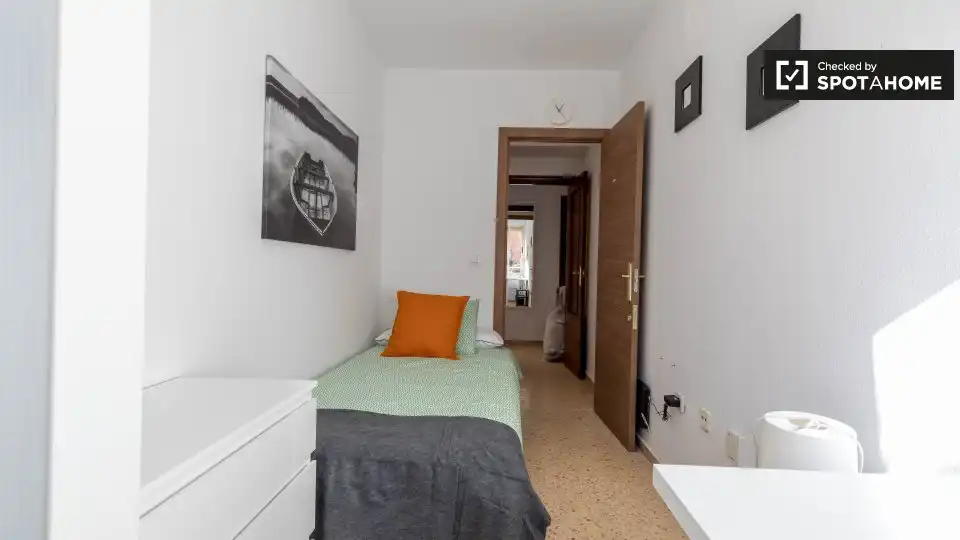 Habitación de Piso de alquiler en Valencia con Aire acondicionado, Calefacción y Amueblado