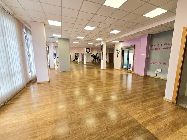 Local comercial en Venta en Ribeira - Avenida Lugo en Santa Uxía de Ribeira