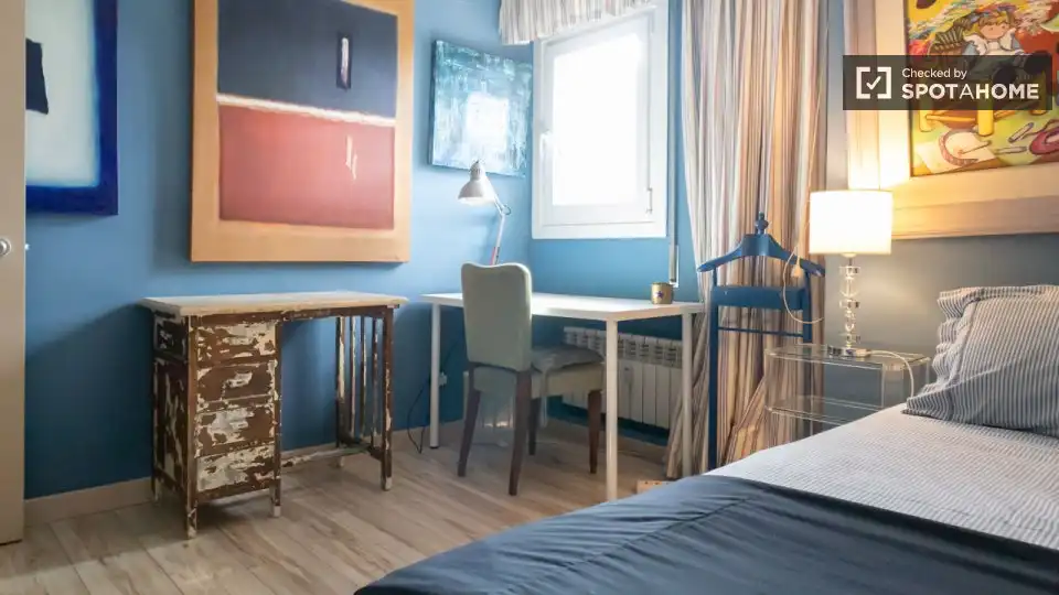 Bedroom of Flat for share in Madrid  with Air Conditioner, Heating and Furnished
