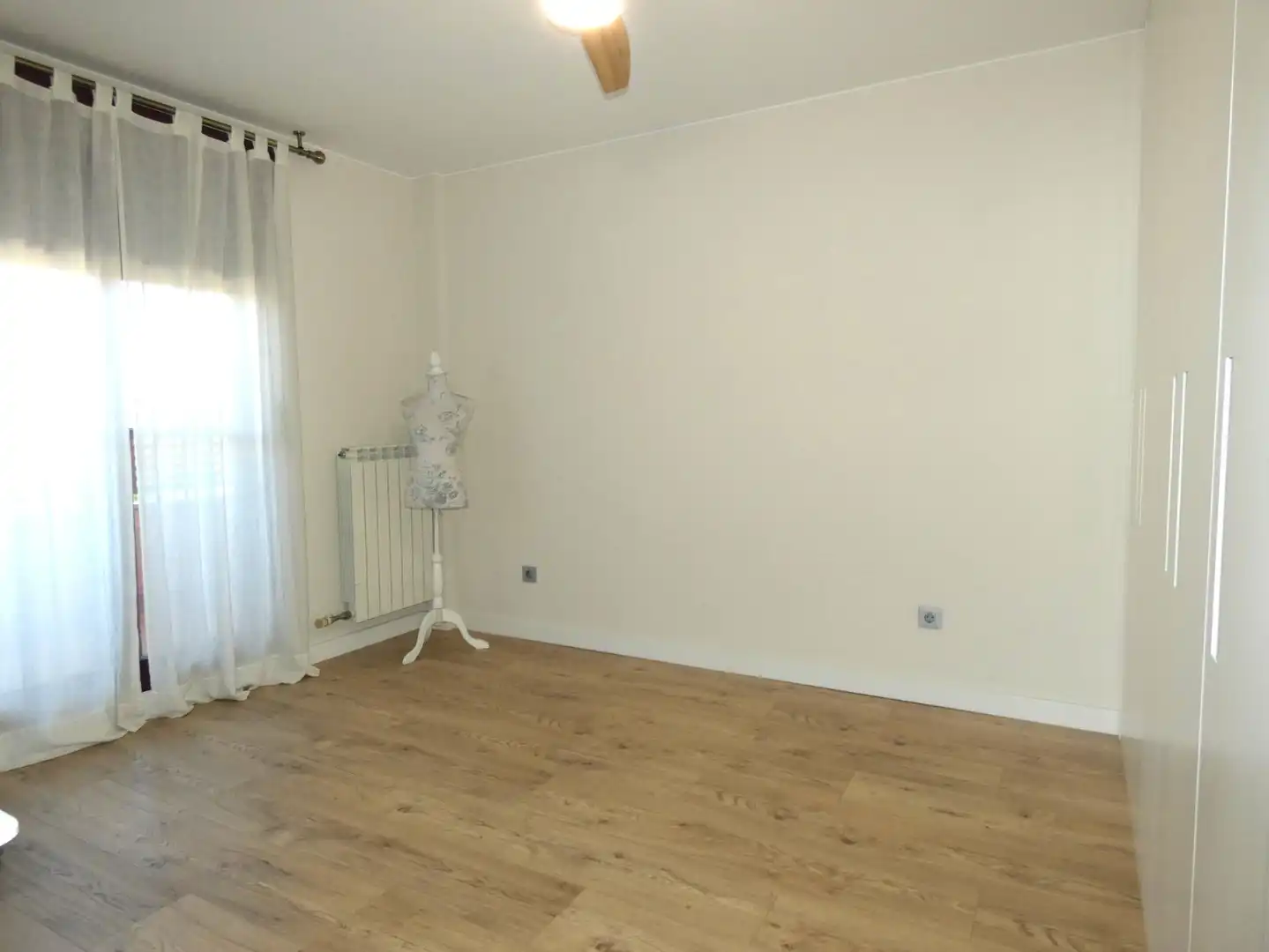 Bedroom of Detached homes for sale in Utebo  with Air Conditioner, Heating and Private garden