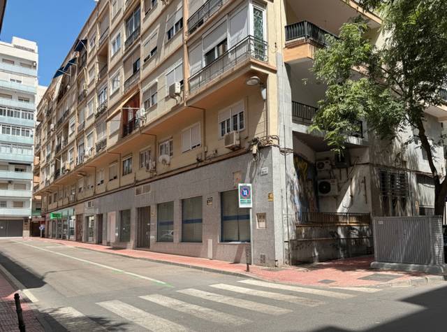 Local comercial en Alquiler en Calle Gran Sol en Oliveros - Altamira