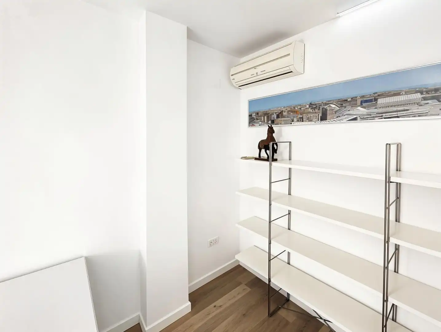 Habitación de Local de alquiler en Valencia con Aire acondicionado y Amueblado