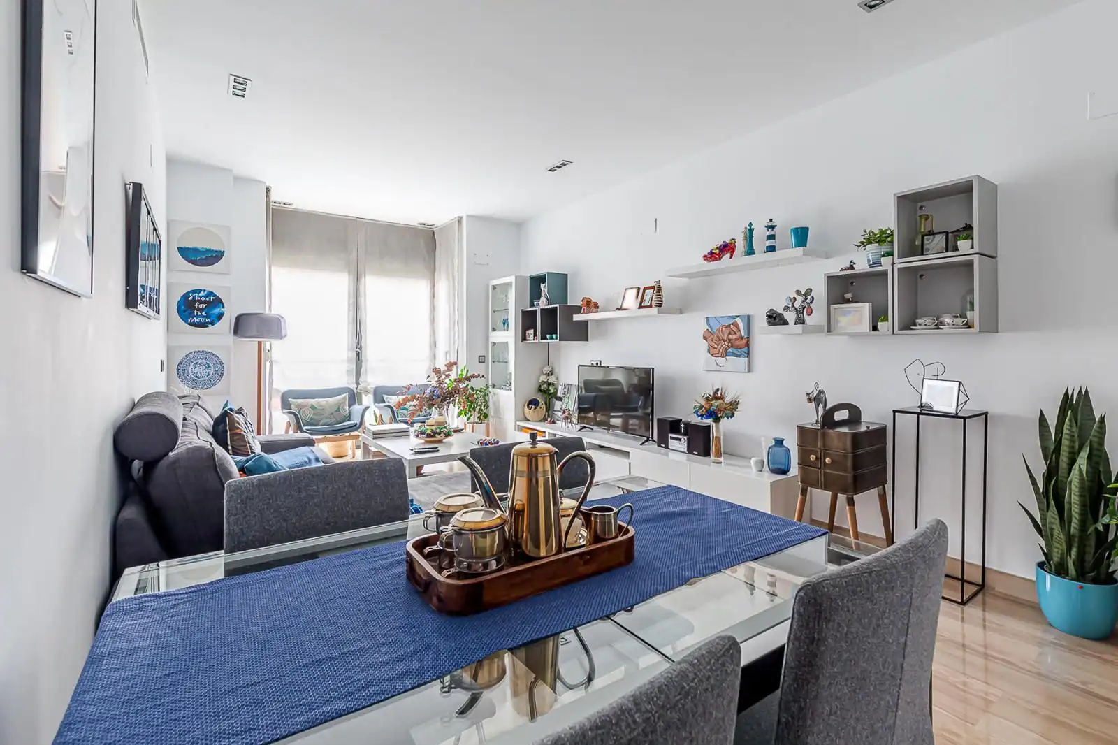 Living room of Flat for rent in Madrid  with Air Conditioner, Private garden and Swimming Pool