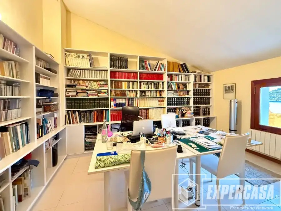 Houses for sale in Llíria  with Air Conditioner, Terrace and Storage room