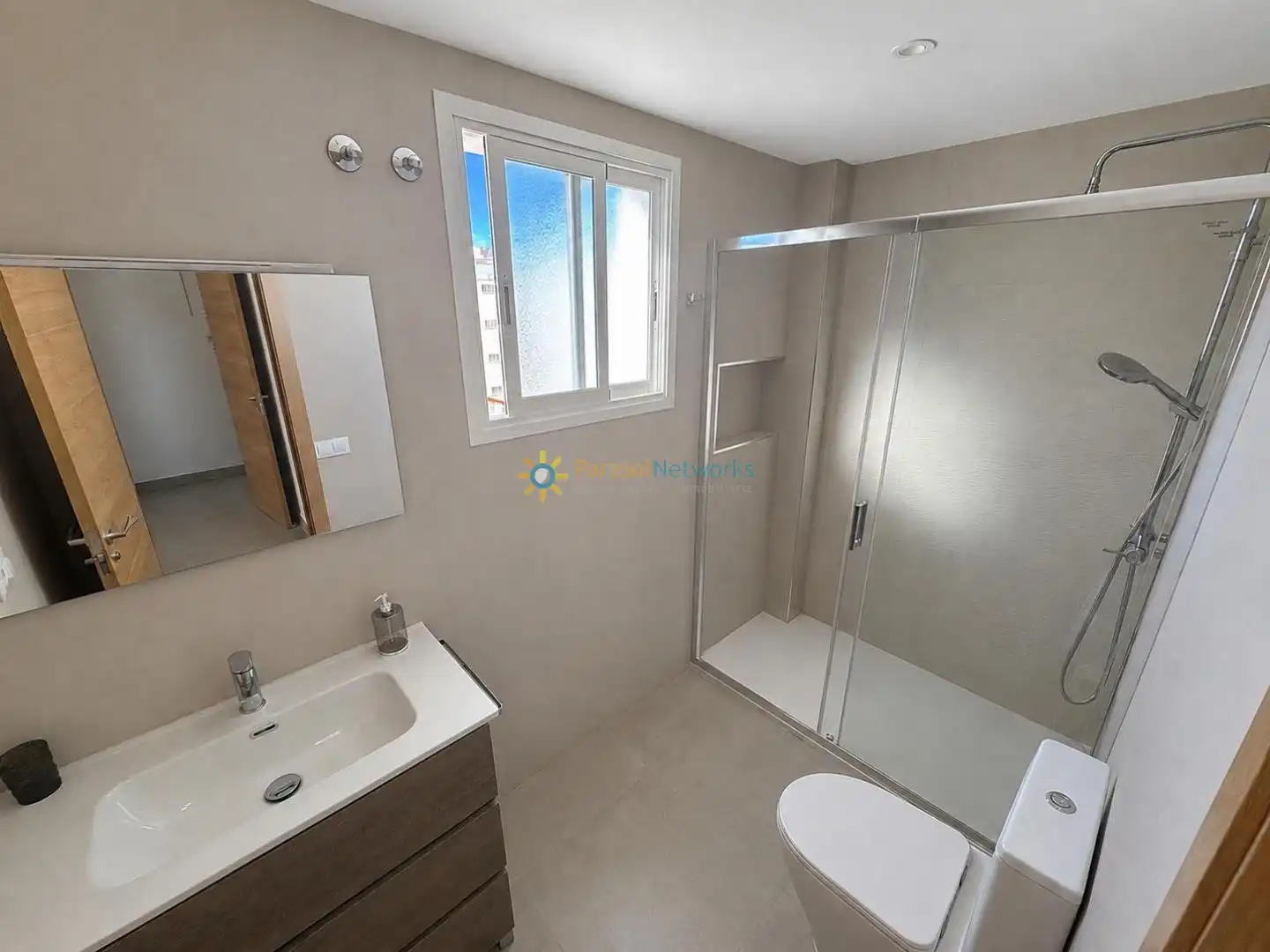 Baño de Piso de alquiler en Xeraco con Amueblado y Balcón
