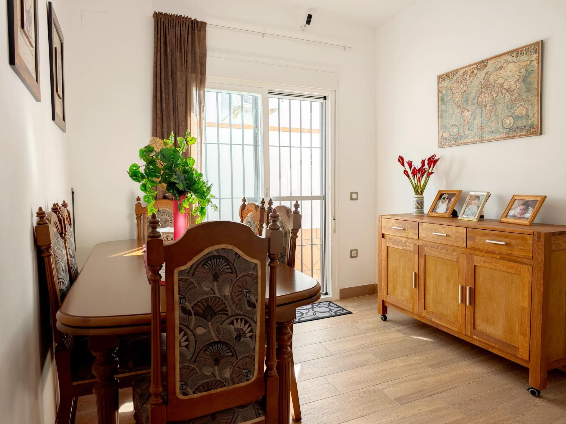 Comedor de Casa o chalet en venta en Chiclana de la Frontera con Aire acondicionado, Calefacción y Jardín privado