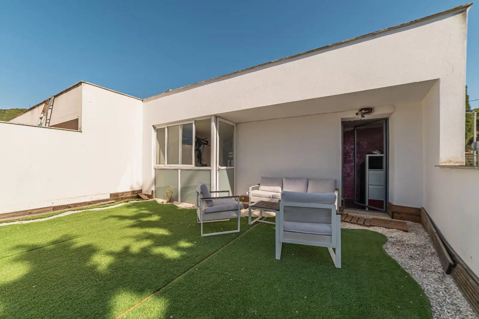 Terrasse von Einfamilien-Reihenhaus zum Verkauf in Canet de Mar mit Klimaanlage, Heizung und Privatgarten