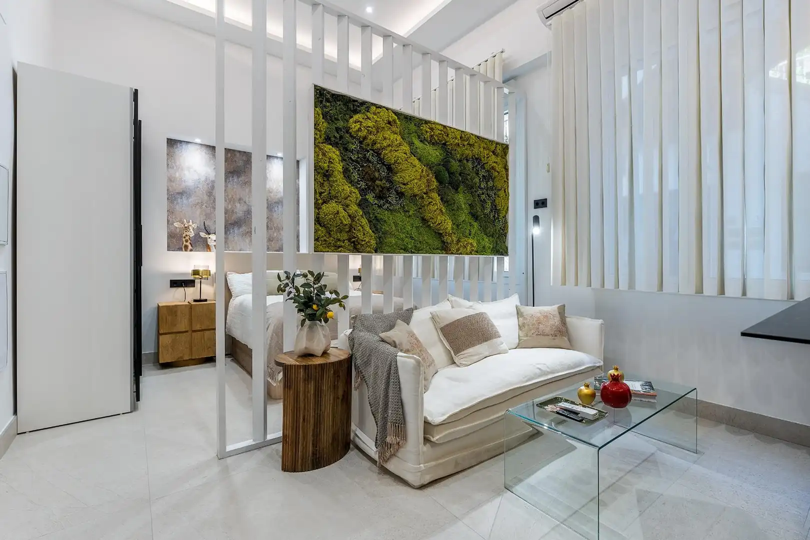 Sala d'estar de Estudi en venda en Granada amb Aire condicionat, Jardí privat i Moblat