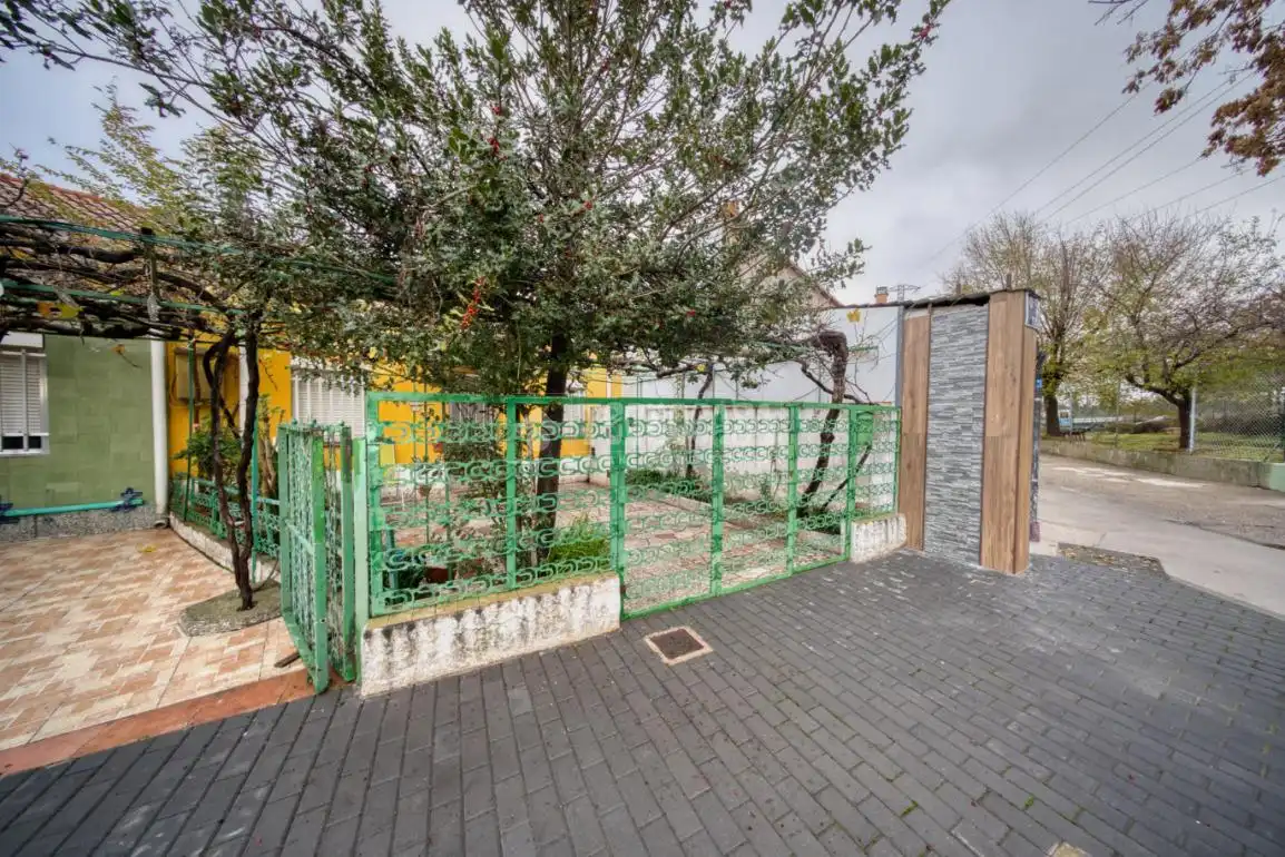 Exterior view of Detached homes for sale in Valladolid Capital  with Heating and Private garden