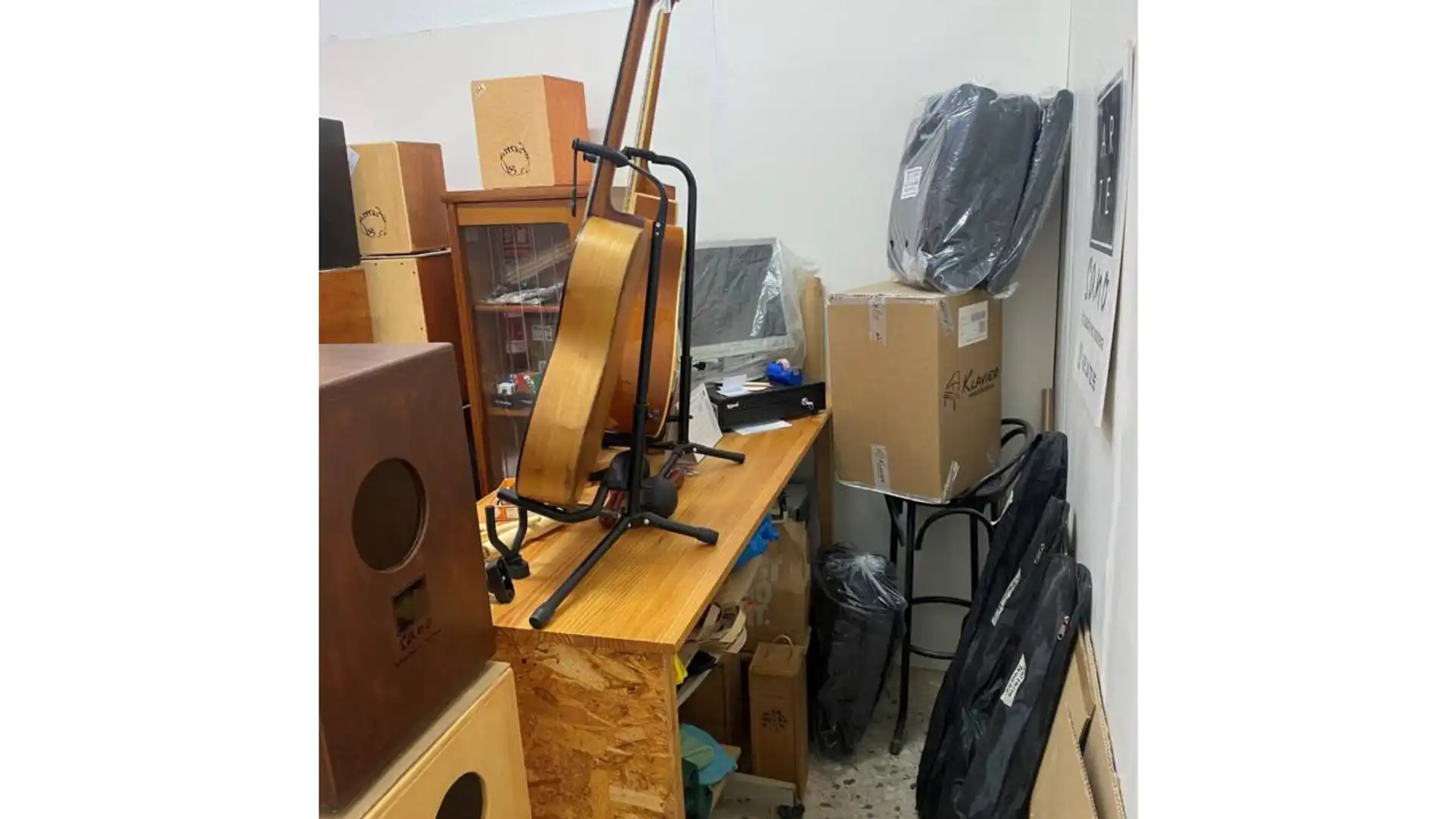 Local en traspaso en Calle Notario Salvador Montesinos Bonet, Centro