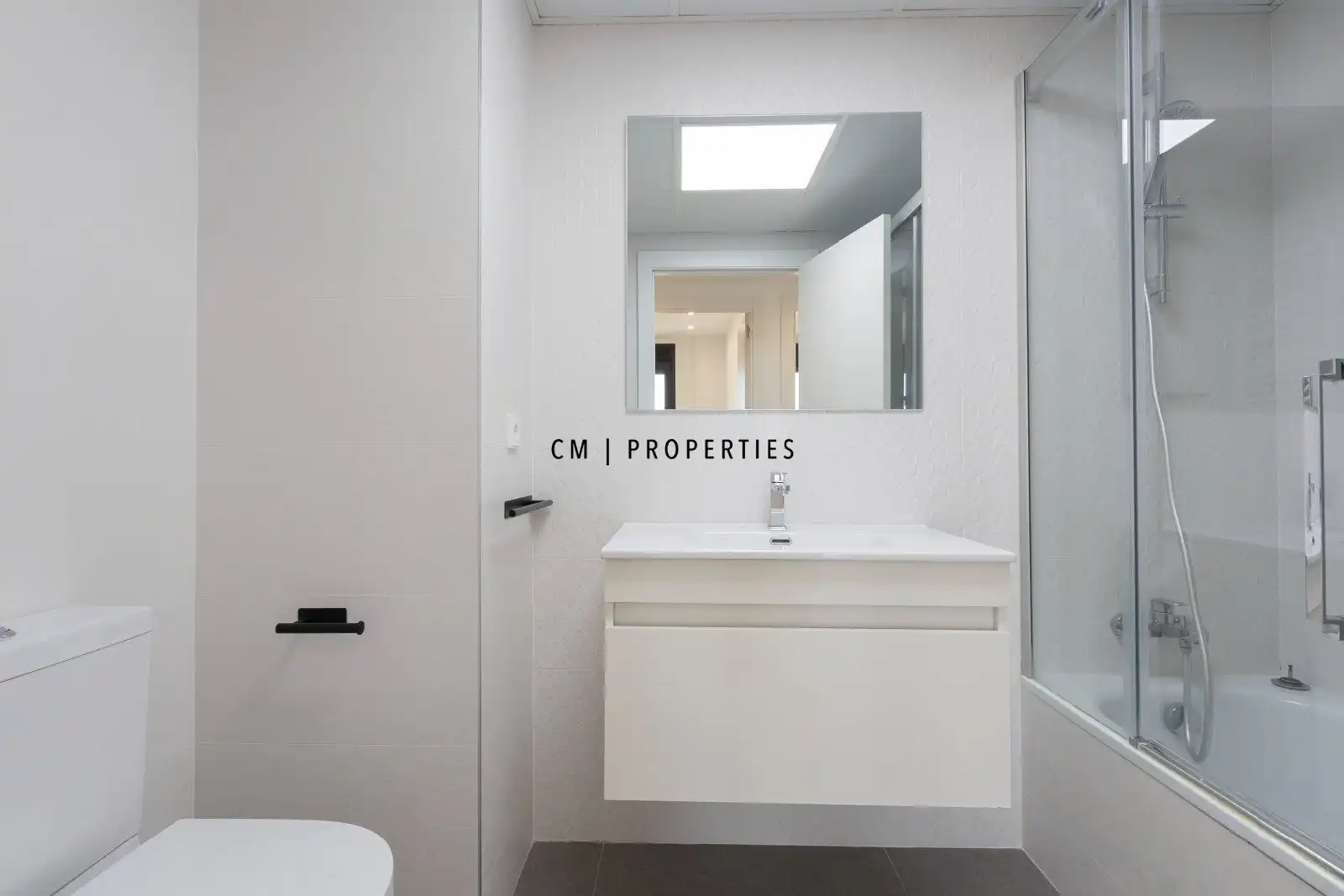 Badezimmer von Wohnung zur Miete in Valencia mit Klimaanlage, Heizung und Terrasse
