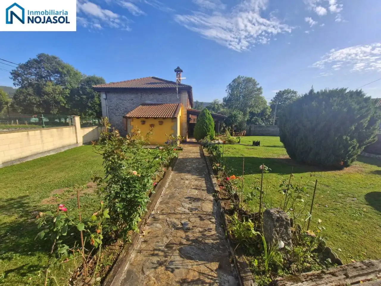 Terraced house with garden for sale in Calle HAZAS DE CESTO, imagen 4