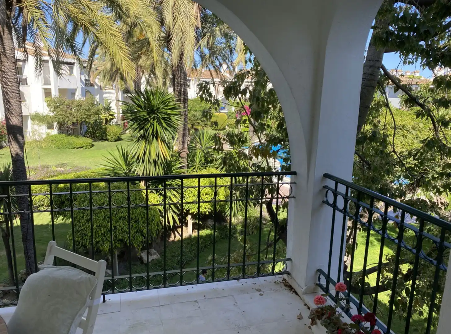 Jardín de Piso de alquiler en Estepona con Aire acondicionado, Terraza y Amueblado