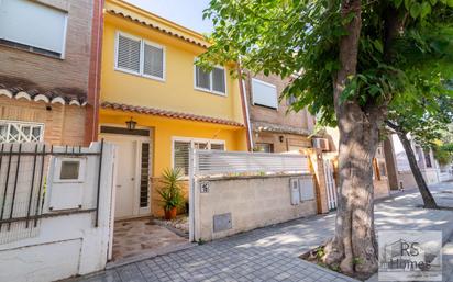 Exterior view of Single-family semi-detached for sale in L'Eliana  with Air Conditioner, Terrace and Swimming Pool