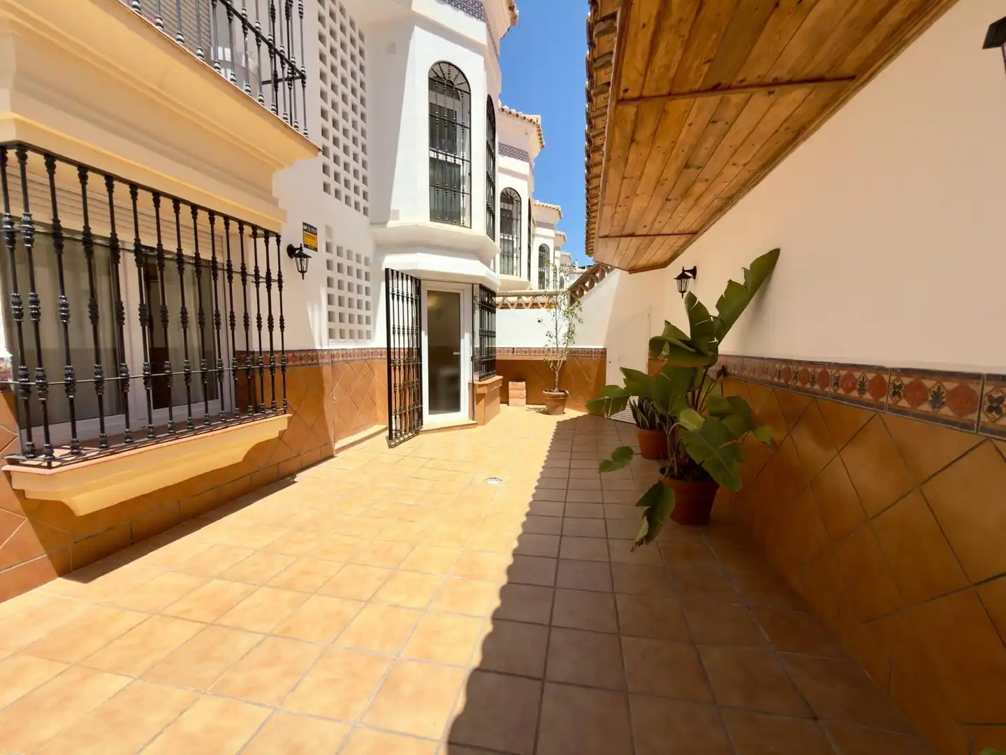 Terrasse von Erdgeschoss zum Verkauf in Rincón de la Victoria mit Klimaanlage, Privatgarten und Terrasse