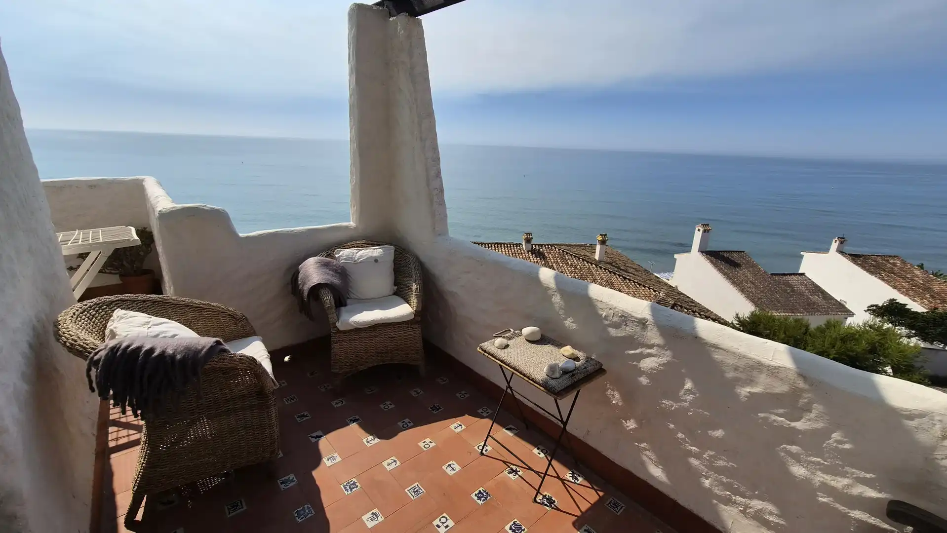 Terrasse von Wohnungen zum Verkauf in Estepona mit Terrasse, Schwimmbad und Möbliert