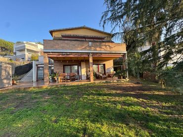 Casa con piscina in vendita a Vilanova del Vallès