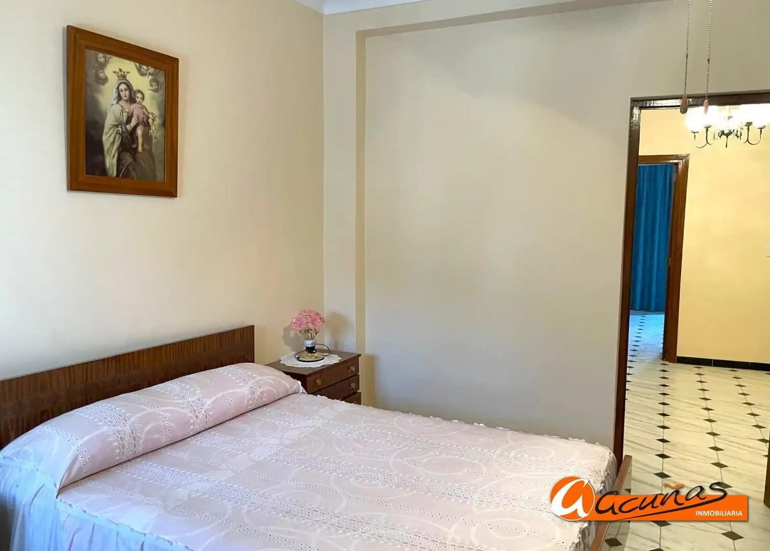 Habitación de Casa adosada en venta en Alameda con Trastero
