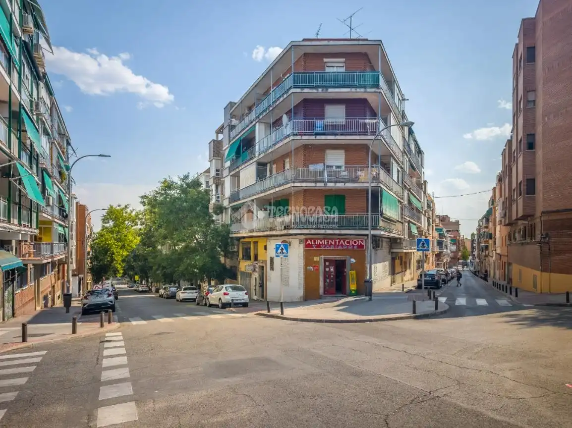 Vista exterior de Piso en venta en Madrid con Calefacción y Terraza