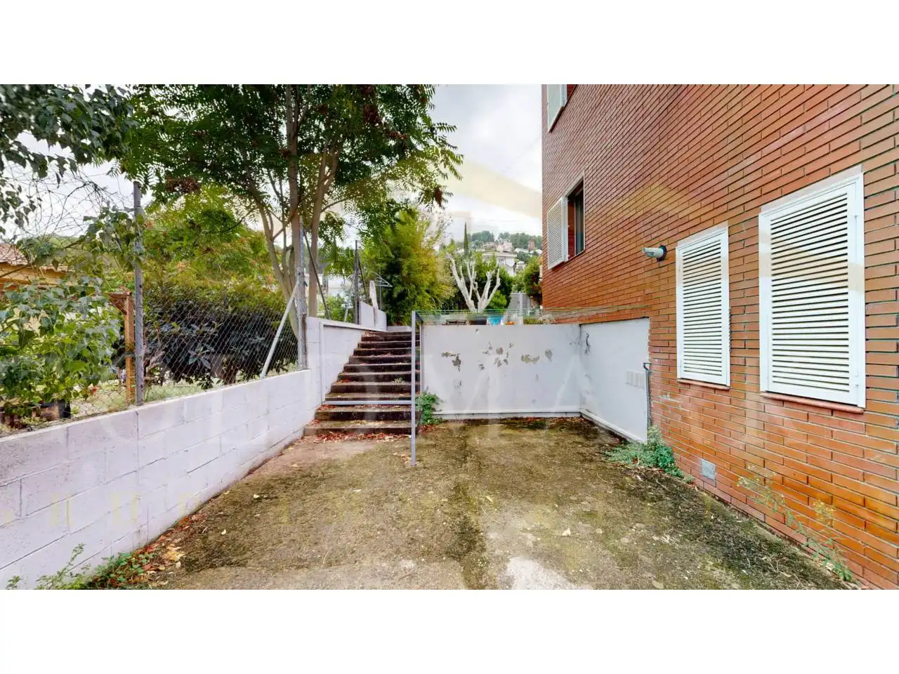 Vista exterior de Casa o xalet en venda en Corbera de Llobregat amb Aire condicionat, Calefacció i Jardí privat