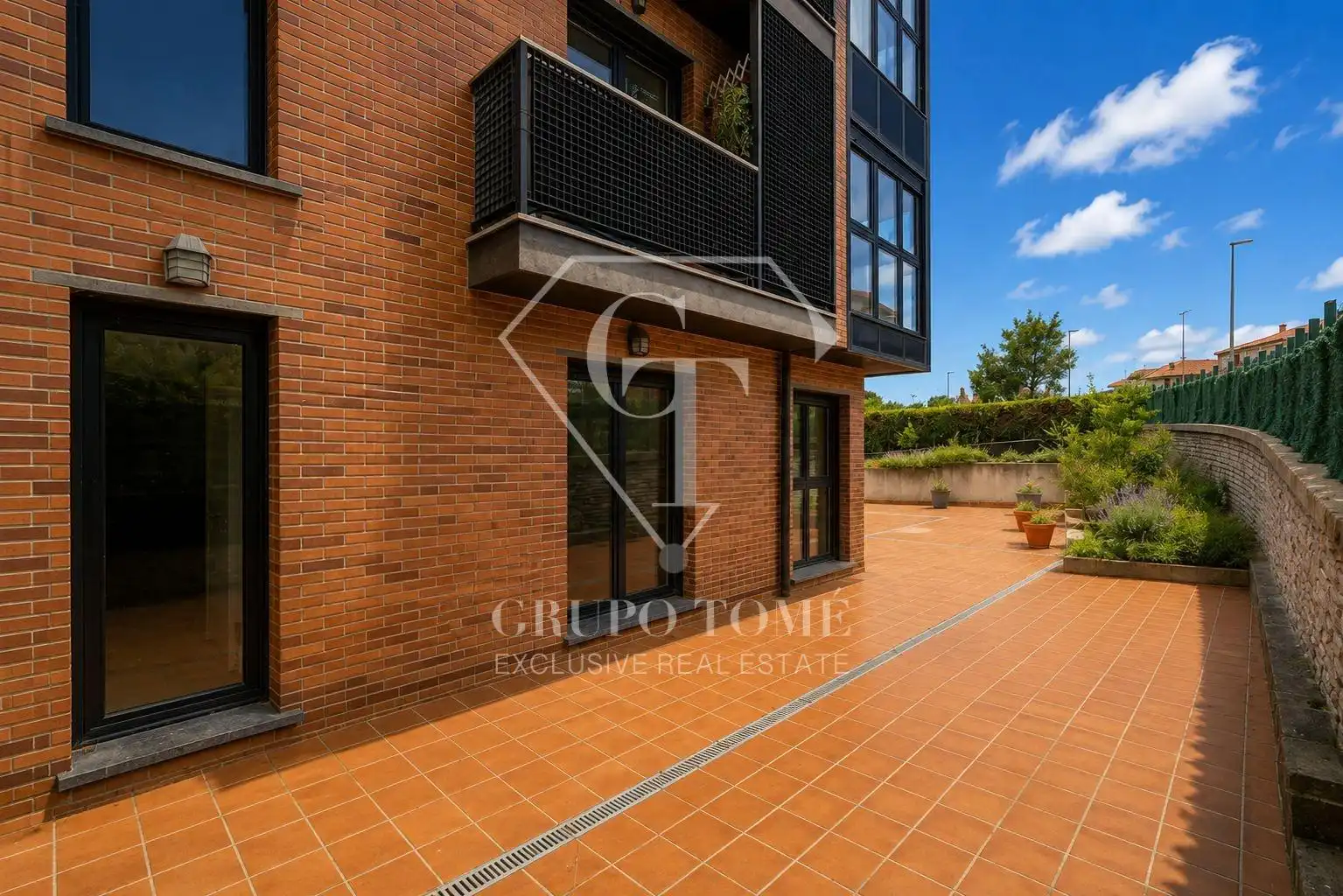 Vista exterior de Planta baixa en venda en Donostia - San Sebastián  amb Calefacció, Jardí privat i Terrassa