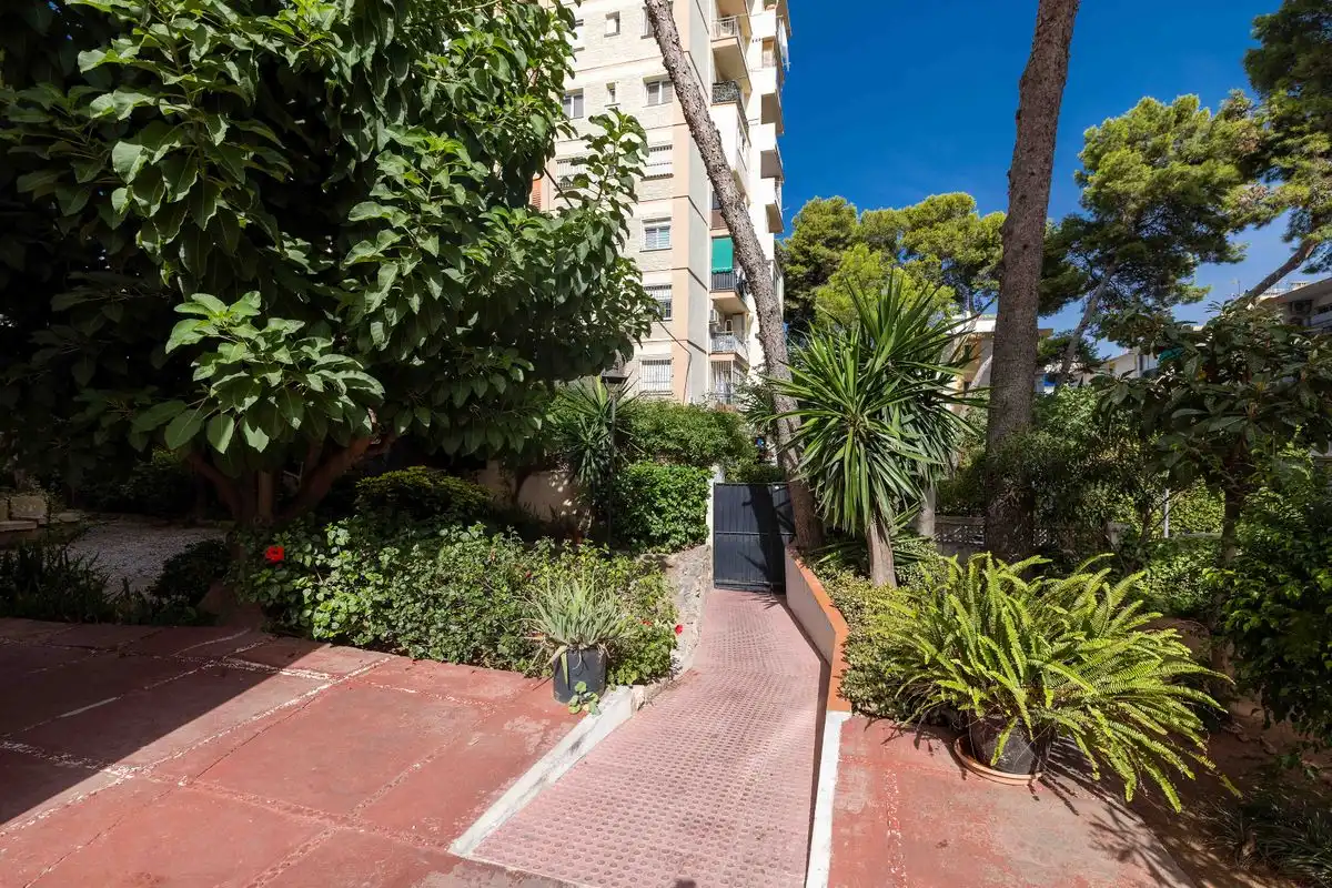 Vista exterior de Planta baja en venta en Torremolinos con Aire acondicionado, Calefacción y Jardín privado