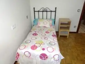 Schlafzimmer von Wohnung zur Miete in Gijón  mit Heizung, Parkett und Möbliert