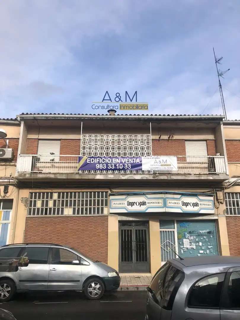 Vista exterior de Edifici en venda en Valladolid