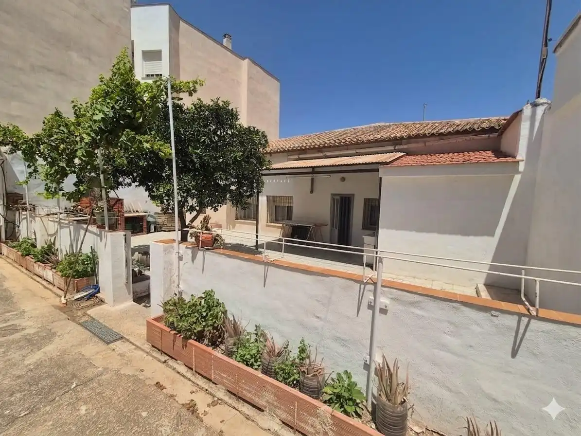 Vista exterior de Casa o xalet en venda en La Unión amb Jardí privat i Moblat