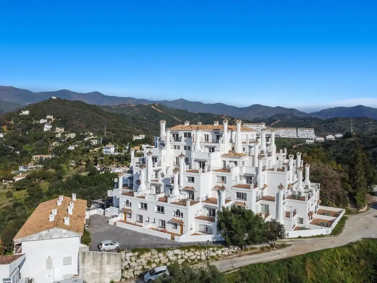 Vista exterior de Apartament de lloguer en Estepona amb Calefacció, Terrassa i Moblat