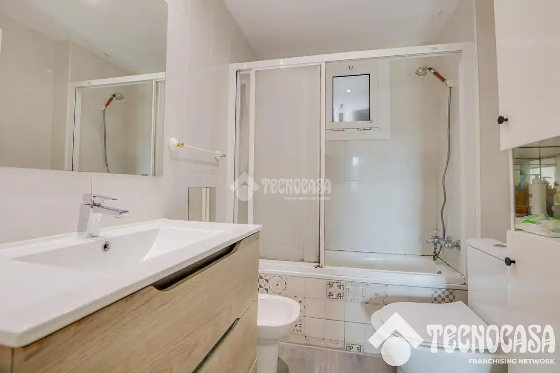 Bathroom of Flat for sale in Terrassa  with Heating and Balcony
