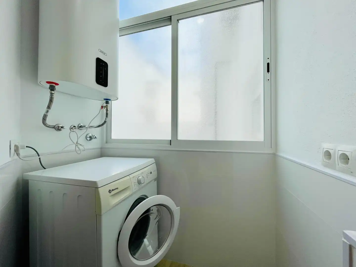Badezimmer von Wohnung zur Miete in Córdoba mit Klimaanlage, Heizung und Terrasse