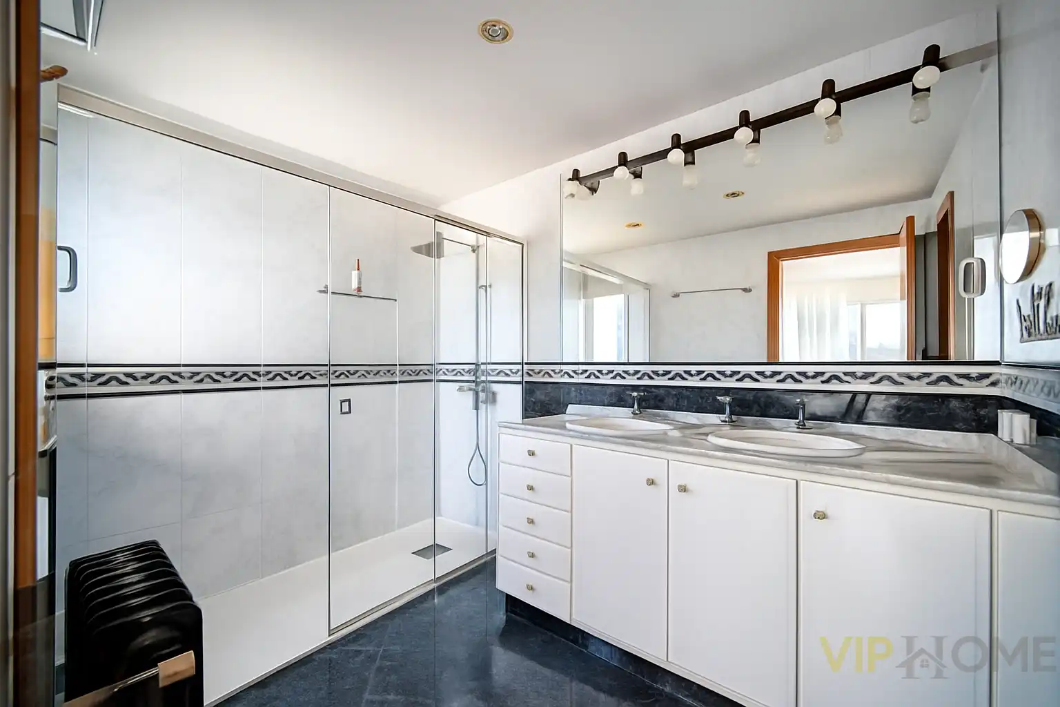 Bathroom of Houses for sale in Castell d'Aro, Platja d'Aro i s'Agaró  with Air Conditioner, Heating and Terrace