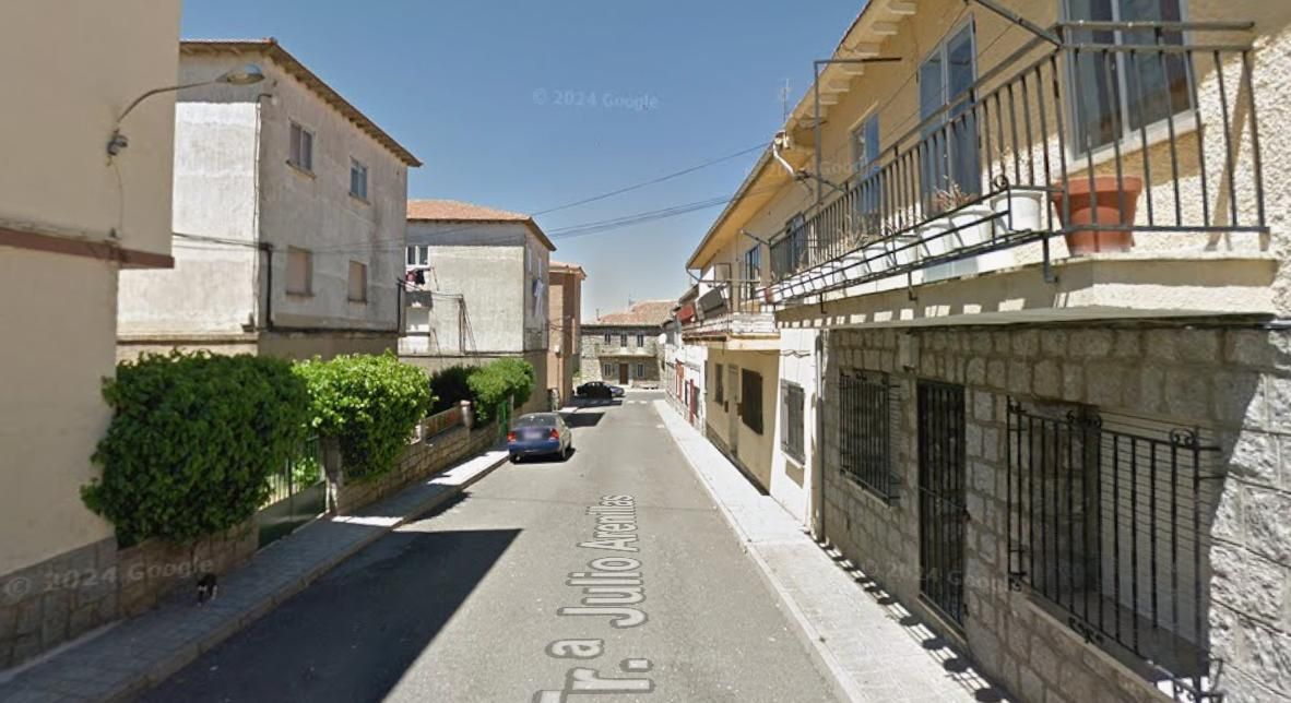 Vista exterior de Pis en venda en Navalperal de Pinares