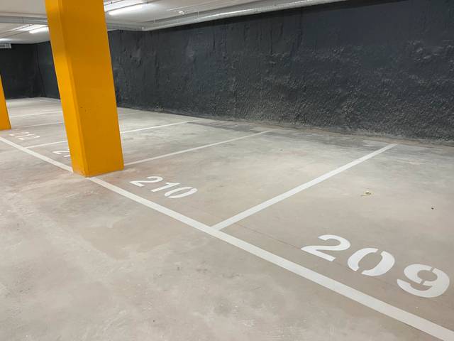 Garaje en Alquiler en Carrer de Robert Gerhard, 14 en Port - Horta de Santa María