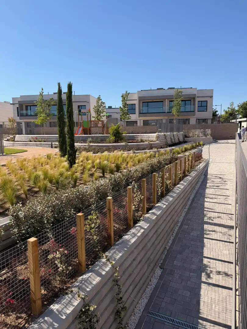 Vista exterior de Casa adosada en venta en Boadilla del Monte con Aire acondicionado, Calefacción y Jardín privado