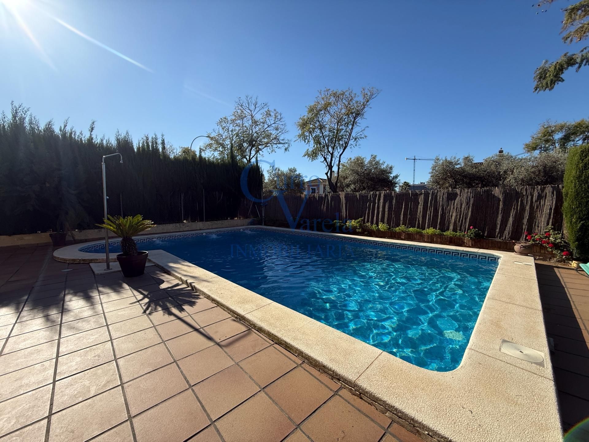 Piscina de Casa o chalet en venta en Montequinto con Aire acondicionado, Jardín privado y Trastero