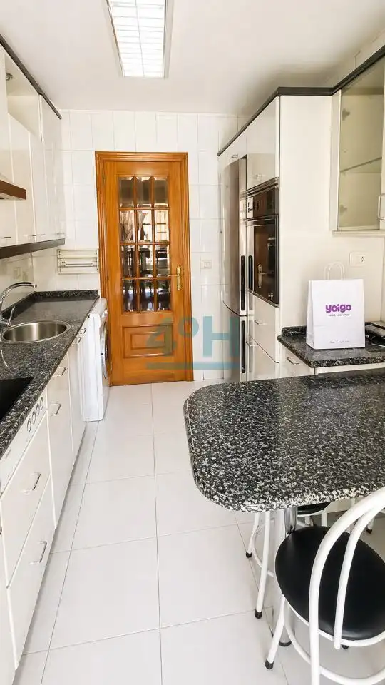 Cocina de Piso en venta en Ourense Capital  con Calefacción, Parquet y Trastero