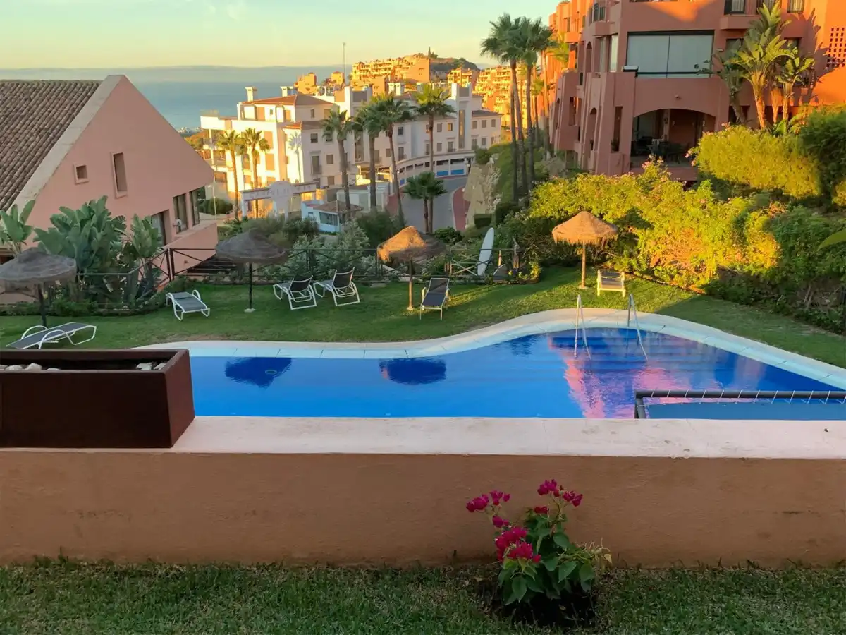 Piscina de Planta baixa en venda en Mijas amb Aire condicionat, Jardí privat i Terrassa