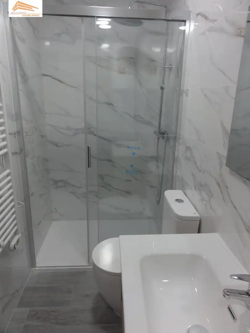 Badezimmer von Wohnung zum Verkauf in Valladolid mit Klimaanlage, Heizung und Möbliert