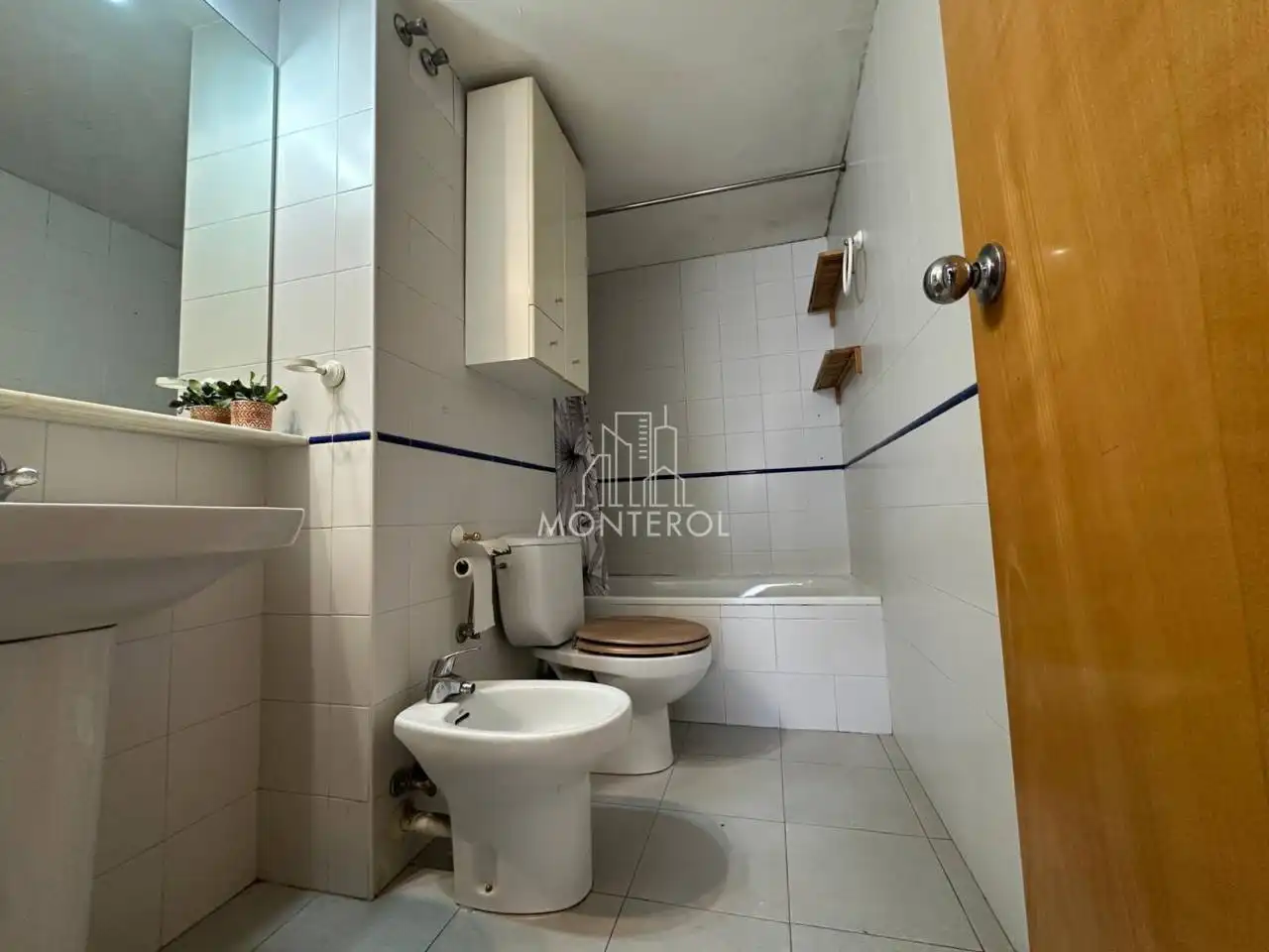 Bathroom of Flat for sale in Terrassa  with Air Conditioner, Heating and Terrace