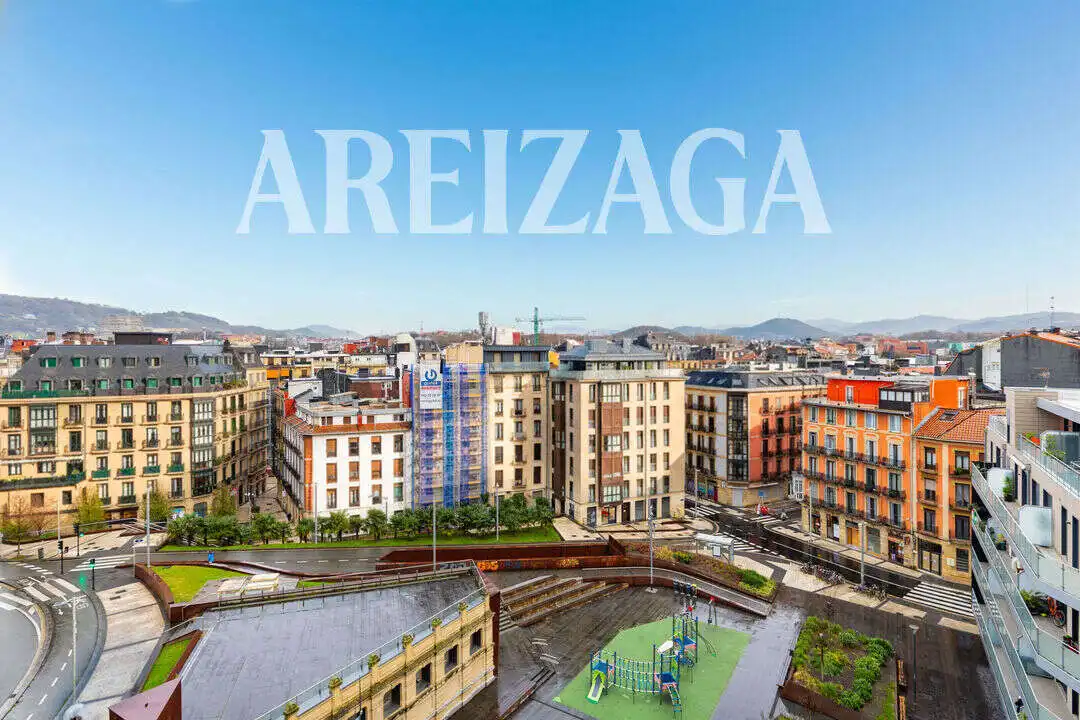 Vista exterior de Apartament en venda en Donostia - San Sebastián  amb Calefacció, Terrassa i Traster
