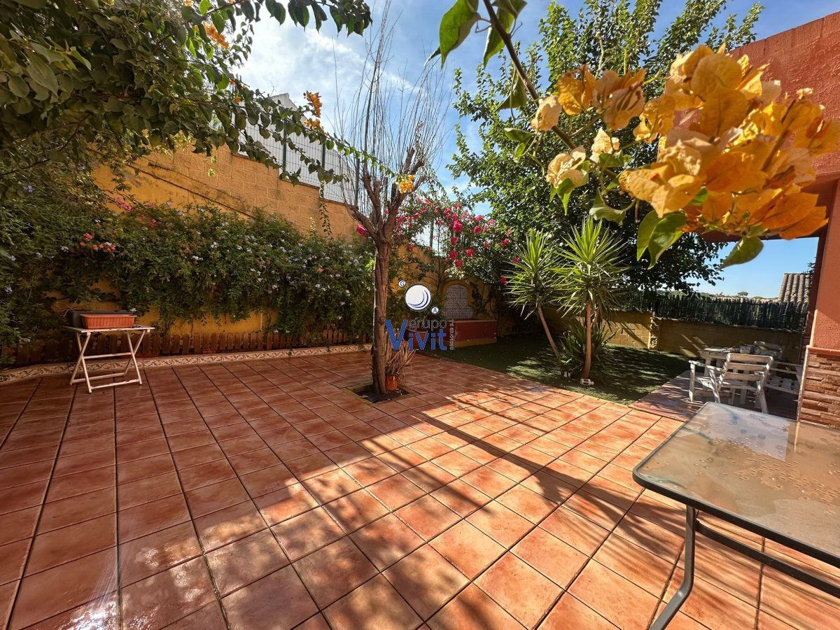 Jardí de Casa o xalet en venda en Alcalá de Guadaira amb Aire condicionat, Jardí privat i Traster