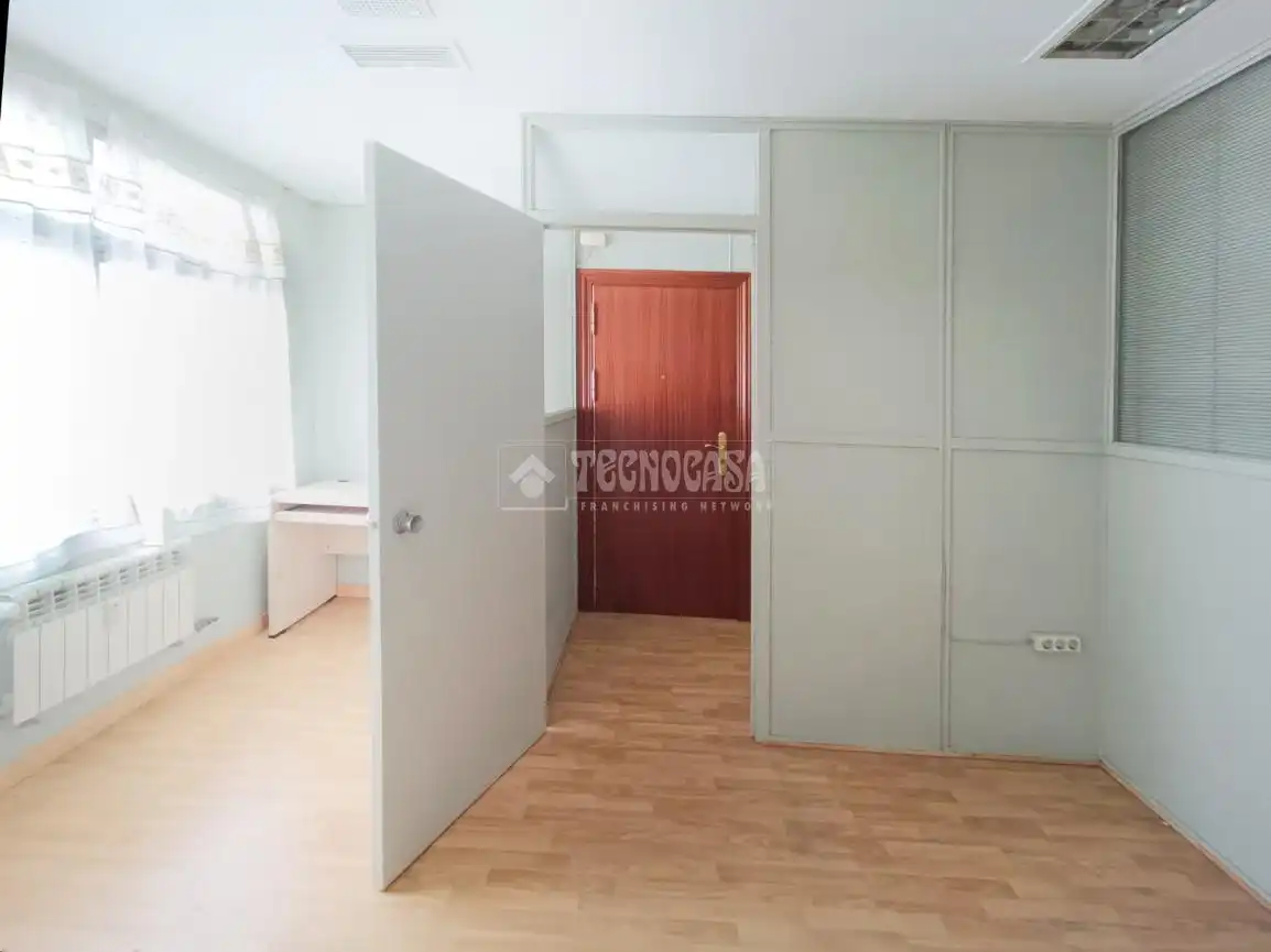 Schlafzimmer von Büro zum Verkauf in Zaragoza mit Heizung