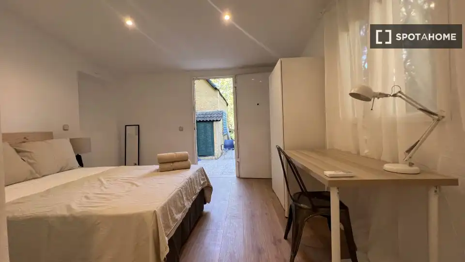 Bedroom of Flat for rent in Madrid  with Air Conditioner, Heating and Furnished