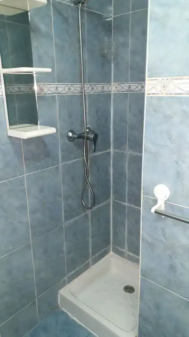 Badezimmer von Wohnung zur Miete in Vigo  mit Parkett, Möbliert und Ofen